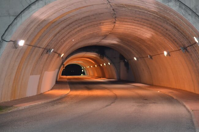Автомобильный тоннель из железобетона